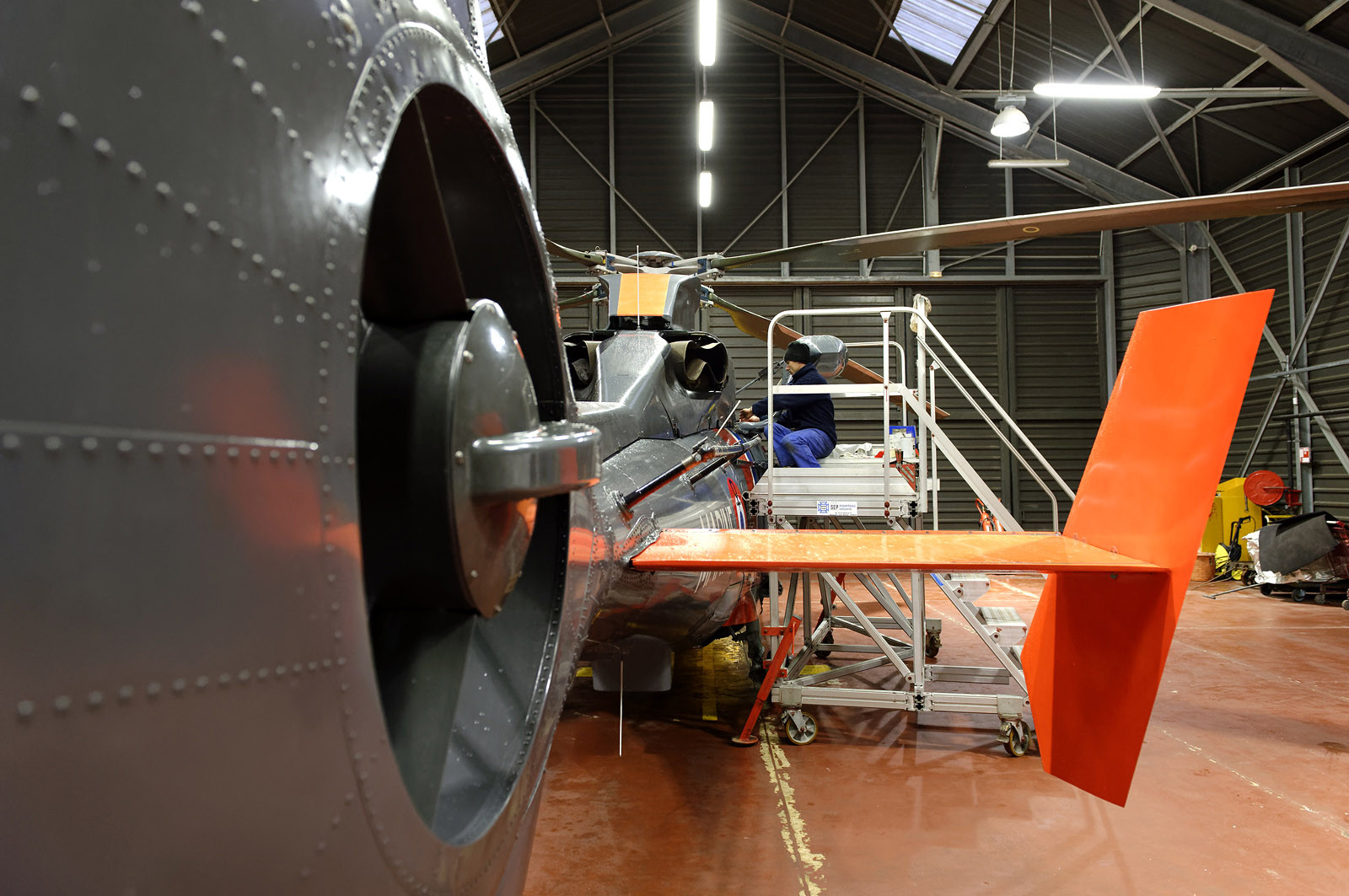 L'hélicoptère Dauphin SP (service public) de la marine constitue l'un des principaux moyens d'intervention à la disposition du CROSS pour les opérations de sauvetage en mer.L'équipage d'un Dauphin SP, c'est 6 personnes : aux 4 navigants qui sont à bord de l'appareil pour chaque mission (pilote, copilote, mécanicien de bord treuilliste et plongeur) s'ajoutent 2 techniciens, qui restent à terre et sont chargés de l'entretien de la machine. Depuis janvier 2013, au terme de 23 ans de service à Cherbourg-en-Cotentin, le Dauphin SP a cédé sa place à un nouvel appareil, plus imposant et de conception beaucoup plus récente : un EC 225.