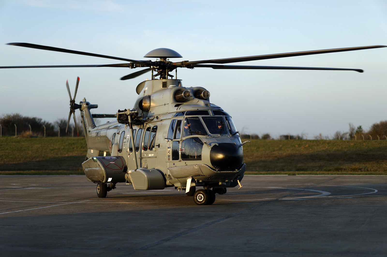 L'engagement de ces marins du ciel se traduit par des taux de disponibilté très élevés et des capacités d'intervention dans lesconditions les plus difficiles. Belligou Rescue (c'est ainsi que se nomme l'EC 225 lorsqu'il est en opération) est en alerte à 1 heure de jour et 2 heures de nuit, le coordinateur de mission de sauvetage, qui dirige les opérations depuis le CROSS, sait que l'hélicoptère sera préparé et configuré pour la mission puis aura décollé en 10 à 15 minutes en journée et en moins de 40 minutes la nuit.Il est remplacé en juin 2016 par l’hélicoptère Caïman Marine au détachement de Maupertus. L'engagement de ces marins du ciel se traduit par des taux de disponibilté très élevés et des capacités d'intervention dans lesconditions les plus difficiles. Belligou Rescue (c'est ainsi que se nomme l'EC 225 lorsqu'il est en opération) est en alerte à 1 heure de jour et 2 heures de nuit, le coordinateur de mission de sauvetage, qui dirige les opérations depuis le CROSS, sait que l'hélicoptère sera préparé et configuré pour la mission puis aura décollé en 10 à 15 minutes en journée et en moins de 40 minutes la nuit.Il est remplacé en juin 2016 par l’hélicoptère Caïman Marine au détachement de Maupertus.