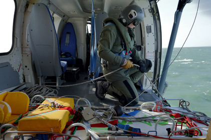 L'engagement de ces marins du ciel se traduit par des taux de disponibilté très élevés et des capacités d'intervention dans lesconditions les plus difficiles. Belligou Rescue (c'est ainsi que se nomme l'EC 225 lorsqu'il est en opération) est en alerte à 1 heure de jour et 2 heures de nuit, le coordinateur de mission de sauvetage, qui dirige les opérations depuis le CROSS, sait que l'hélicoptère sera préparé et configuré pour la mission puis aura décollé en 10 à 15 minutes en journée et en moins de 40 minutes la nuit.Il est remplacé en juin 2016 par l’hélicoptère Caïman Marine au détachement de Maupertus.