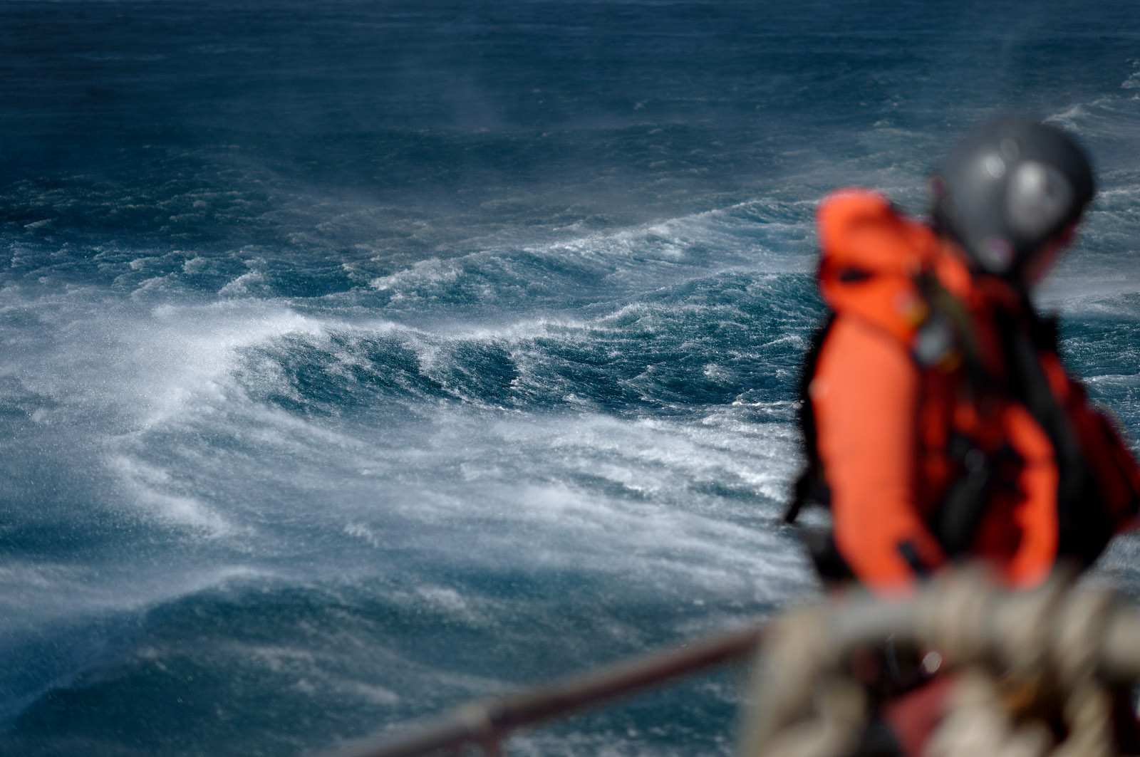 L'engagement de ces marins du ciel se traduit par des taux de disponibilté très élevés et des capacités d'intervention dans lesconditions les plus difficiles. Belligou Rescue (c'est ainsi que se nomme l'EC 225 lorsqu'il est en opération) est en alerte à 1 heure de jour et 2 heures de nuit, le coordinateur de mission de sauvetage, qui dirige les opérations depuis le CROSS, sait que l'hélicoptère sera préparé et configuré pour la mission puis aura décollé en 10 à 15 minutes en journée et en moins de 40 minutes la nuit.Il est remplacé en juin 2016 par l’hélicoptère Caïman Marine au détachement de Maupertus.