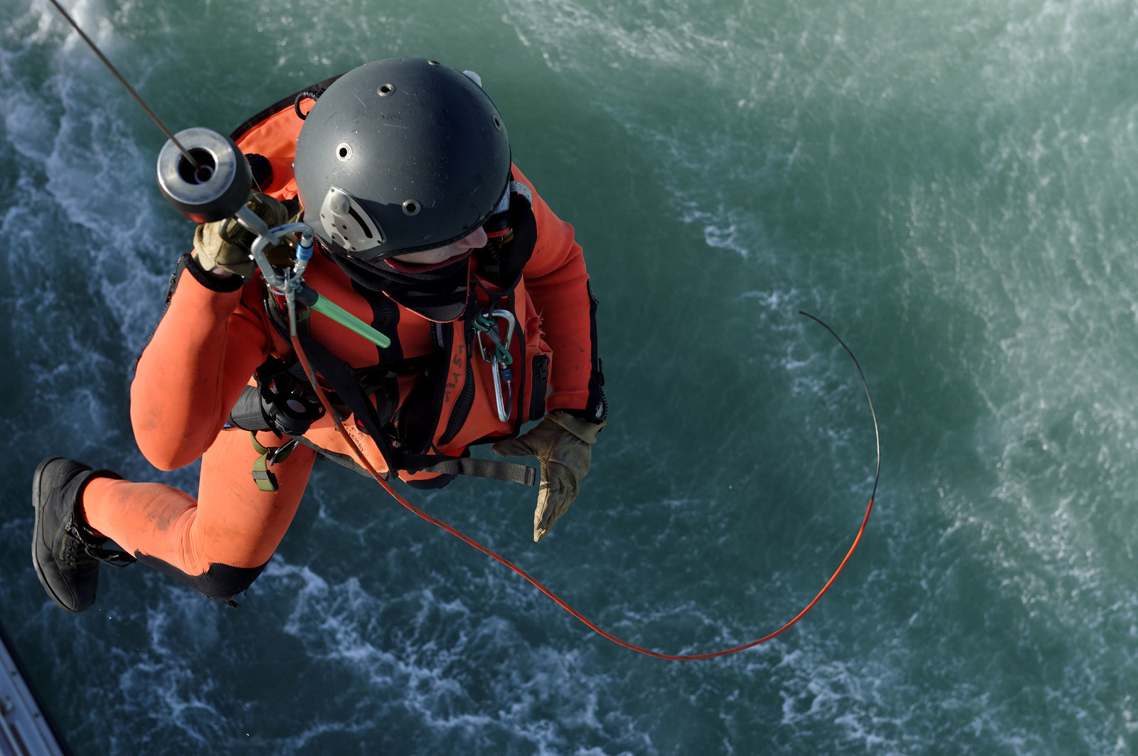 L'engagement de ces marins du ciel se traduit par des taux de disponibilté très élevés et des capacités d'intervention dans lesconditions les plus difficiles. Belligou Rescue (c'est ainsi que se nomme l'EC 225 lorsqu'il est en opération) est en alerte à 1 heure de jour et 2 heures de nuit, le coordinateur de mission de sauvetage, qui dirige les opérations depuis le CROSS, sait que l'hélicoptère sera préparé et configuré pour la mission puis aura décollé en 10 à 15 minutes en journée et en moins de 40 minutes la nuit.Il est remplacé en juin 2016 par l’hélicoptère Caïman Marine au détachement de Maupertus.