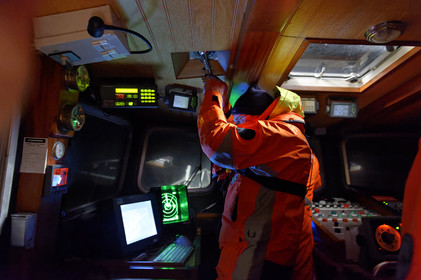 La station est idéalement située à la pointe du nord Cotentin sur la commune d'Auderville.Située aux abords du Raz Blanchard , à 10 miles nautique d'Aurigny et des Iles Anglo-Normandes, le rayon d'action de la station est vaste et se situe de la pointe de Flamanville coté ouest jusqu'au cap Lévy dans l'est.L'abri a une architecture unique en France et sa spécificité réside sur le fait que l'ensemble canot chariot (soit presque 30 tonnes au total ) pivote sur un axe d'une cale à l'autre afin d'être opérationnel  24 heures sur 24 et 365 jours par an quelque soit la marée et les conditions météorologiques.