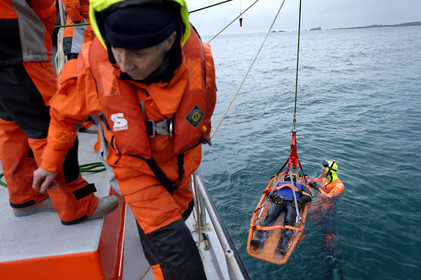 La station est idéalement située à la pointe du nord Cotentin sur la commune d'Auderville.Située aux abords du Raz Blanchard , à 10 miles nautique d'Aurigny et des Iles Anglo-Normandes, le rayon d'action de la station est vaste et se situe de la pointe de Flamanville coté ouest jusqu'au cap Lévy dans l'est.L'abri a une architecture unique en France et sa spécificité réside sur le fait que l'ensemble canot chariot (soit presque 30 tonnes au total ) pivote sur un axe d'une cale à l'autre afin d'être opérationnel  24 heures sur 24 et 365 jours par an quelque soit la marée et les conditions météorologiques.