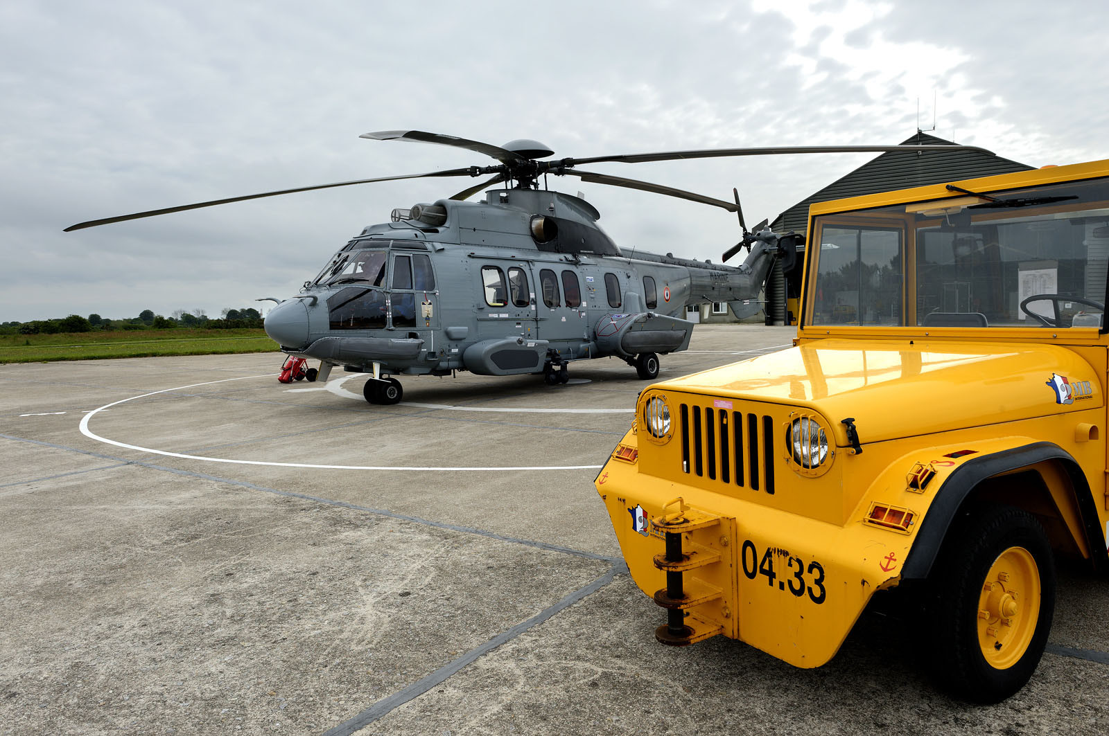 L'engagement de ces marins du ciel se traduit par des taux de disponibilté très élevés et des capacités d'intervention dans lesconditions les plus difficiles. Belligou Rescue (c'est ainsi que se nomme l'EC 225 lorsqu'il est en opération) est en alerte à 1 heure de jour et 2 heures de nuit, le coordinateur de mission de sauvetage, qui dirige les opérations depuis le CROSS, sait que l'hélicoptère sera préparé et configuré pour la mission puis aura décollé en 10 à 15 minutes en journée et en moins de 40 minutes la nuit.Il est remplacé en juin 2016 par l’hélicoptère Caïman Marine au détachement de Maupertus. L'engagement de ces marins du ciel se traduit par des taux de disponibilté très élevés et des capacités d'intervention dans lesconditions les plus difficiles. Belligou Rescue (c'est ainsi que se nomme l'EC 225 lorsqu'il est en opération) est en alerte à 1 heure de jour et 2 heures de nuit, le coordinateur de mission de sauvetage, qui dirige les opérations depuis le CROSS, sait que l'hélicoptère sera préparé et configuré pour la mission puis aura décollé en 10 à 15 minutes en journée et en moins de 40 minutes la nuit.Il est remplacé en juin 2016 par l’hélicoptère Caïman Marine au détachement de Maupertus.