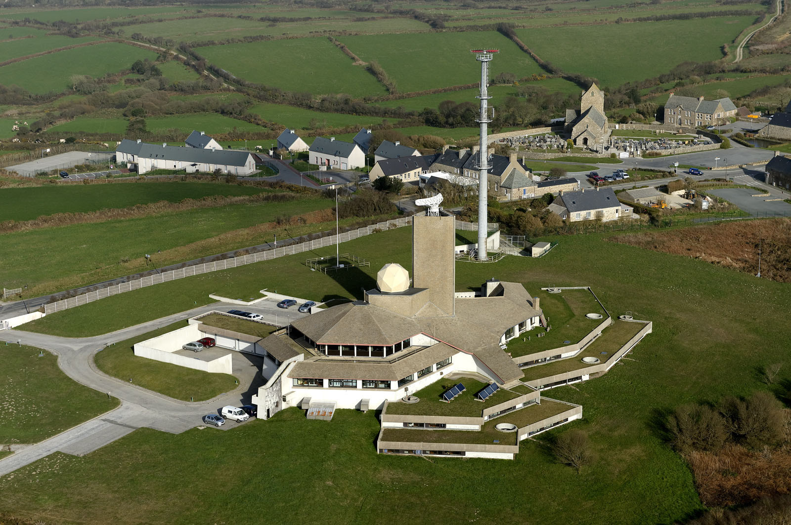 Le CROSS Jobourg (Centre Régional Opérationnel de Surveillance et de Sauvetage), comme ses homologues de Gris-Nez, Corsen, Etel et La Garde, est un service spécialisé du ministère chargé de la mer. En qualité de centres de coordination des secours maritimes, ils assurent la veille des fréquences de détresse, réceptionnent les alertes maritimes et dirigent les opérations de recherche et de sauvetage en mer.