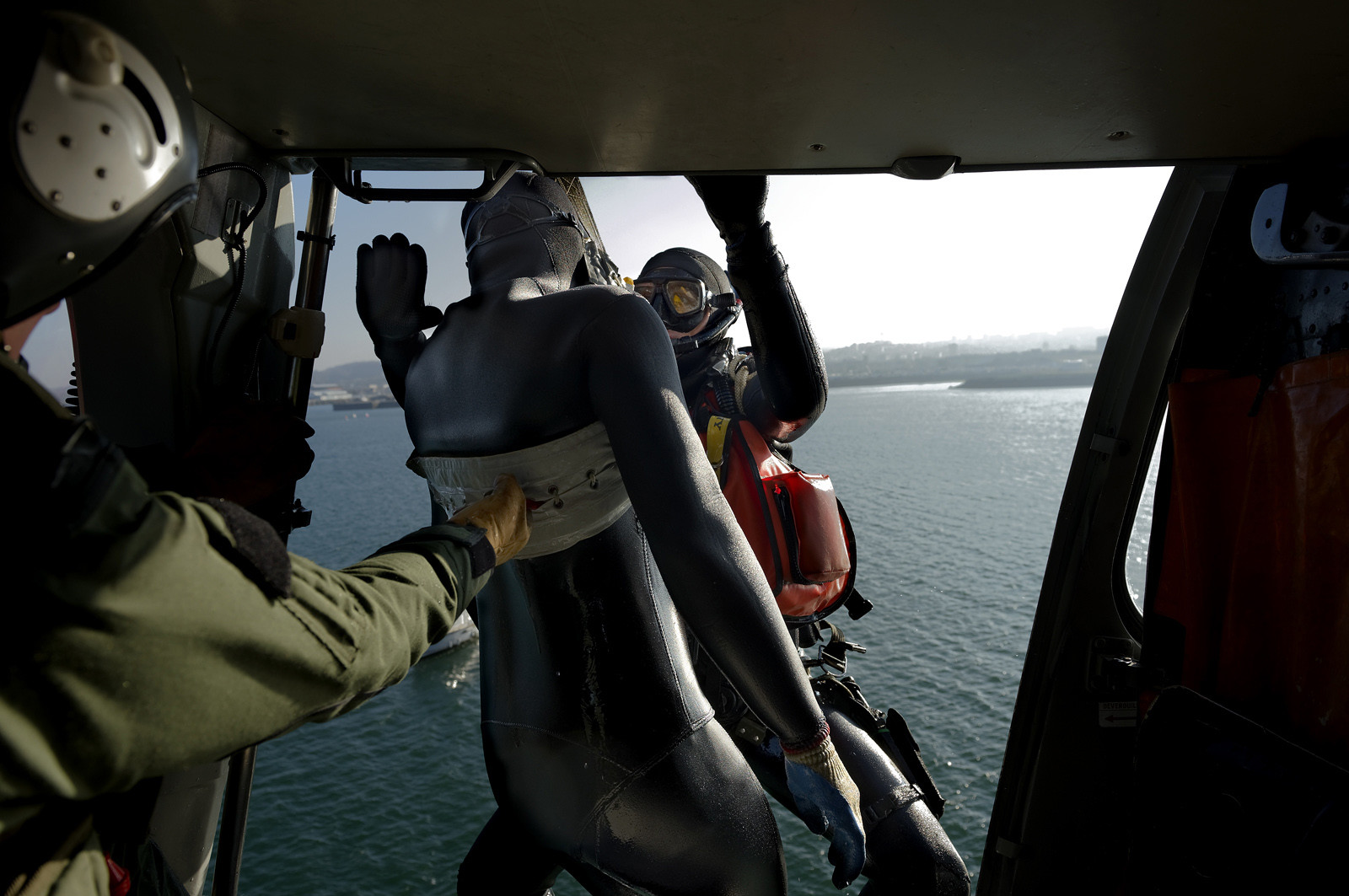 L'hélicoptère Dauphin SP (service public) de la marine constitue l'un des principaux moyens d'intervention à la disposition du CROSS pour les opérations de sauvetage en mer.L'équipage d'un Dauphin SP, c'est 6 personnes : aux 4 navigants qui sont à bord de l'appareil pour chaque mission (pilote, copilote, mécanicien de bord treuilliste et plongeur) s'ajoutent 2 techniciens, qui restent à terre et sont chargés de l'entretien de la machine. Depuis janvier 2013, au terme de 23 ans de service à Cherbourg-en-Cotentin, le Dauphin SP a cédé sa place à un nouvel appareil, plus imposant et de conception beaucoup plus récente : un EC 225.