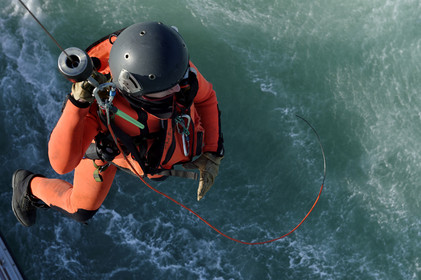 L'engagement de ces marins du ciel se traduit par des taux de disponibilté très élevés et des capacités d'intervention dans lesconditions les plus difficiles. Belligou Rescue (c'est ainsi que se nomme l'EC 225 lorsqu'il est en opération) est en alerte à 1 heure de jour et 2 heures de nuit, le coordinateur de mission de sauvetage, qui dirige les opérations depuis le CROSS, sait que l'hélicoptère sera préparé et configuré pour la mission puis aura décollé en 10 à 15 minutes en journée et en moins de 40 minutes la nuit.Il est remplacé en juin 2016 par l’hélicoptère Caïman Marine au détachement de Maupertus.