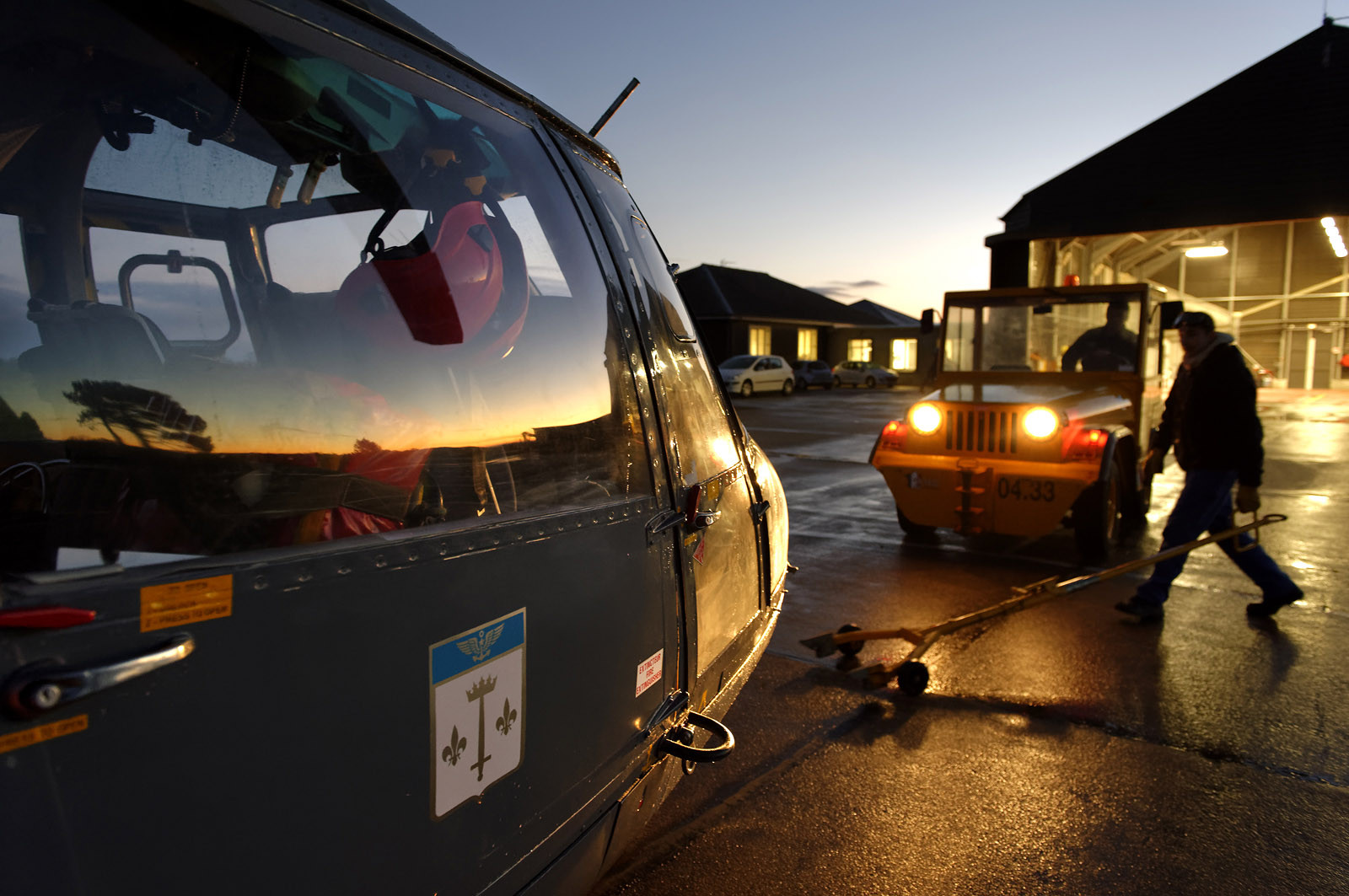 L'hélicoptère Dauphin SP (service public) de la marine constitue l'un des principaux moyens d'intervention à la disposition du CROSS pour les opérations de sauvetage en mer.L'équipage d'un Dauphin SP, c'est 6 personnes : aux 4 navigants qui sont à bord de l'appareil pour chaque mission (pilote, copilote, mécanicien de bord treuilliste et plongeur) s'ajoutent 2 techniciens, qui restent à terre et sont chargés de l'entretien de la machine. Depuis janvier 2013, au terme de 23 ans de service à Cherbourg-en-Cotentin, le Dauphin SP a cédé sa place à un nouvel appareil, plus imposant et de conception beaucoup plus récente : un EC 225.