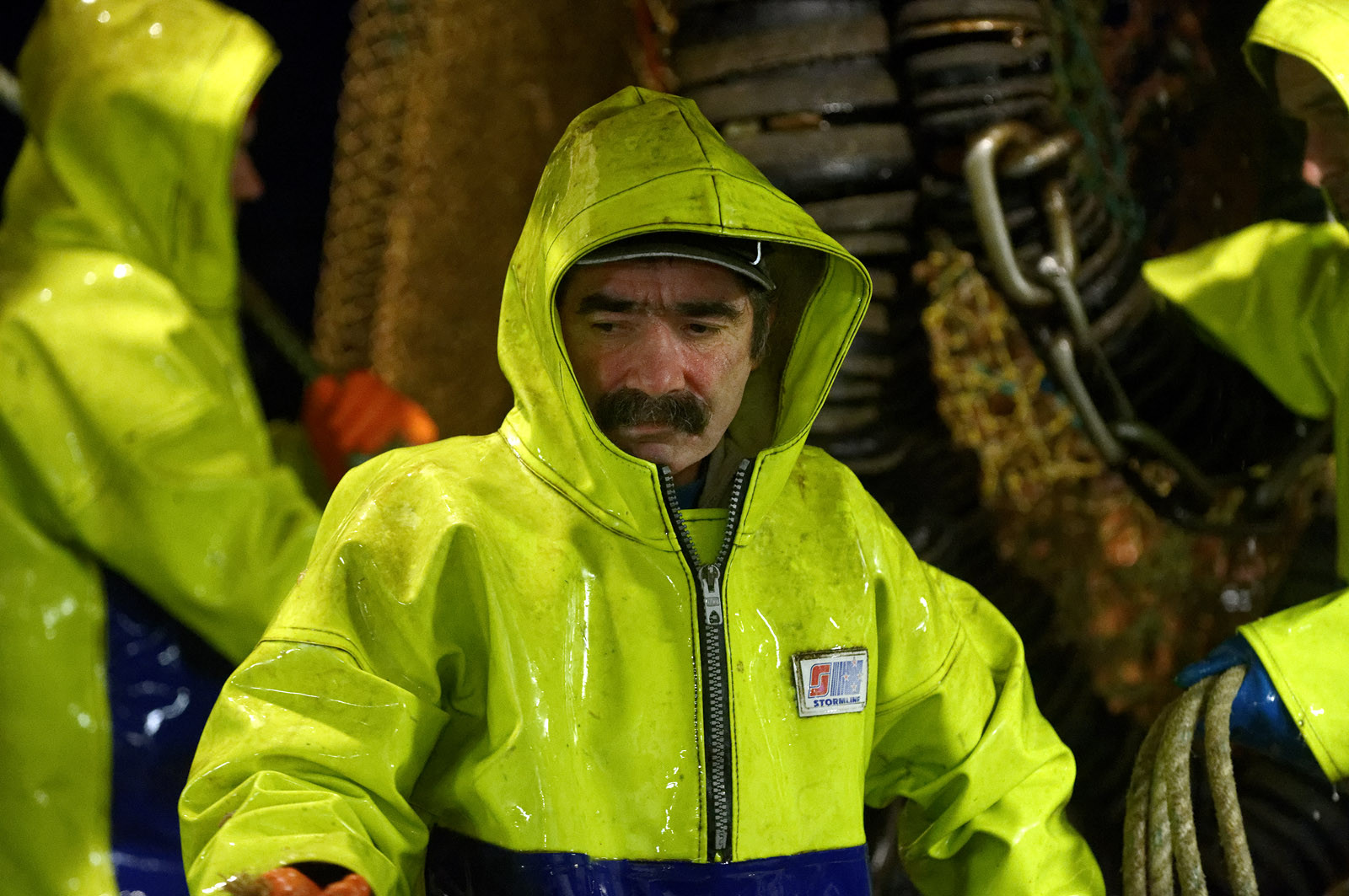 Ce reportage a été réalisé en janvier 2014 à bord du chalutier Marie-Catherine, appartenant à la SARL Armement Cherbourgeois créé en 1999 par Sophie et David LEROY. Cette marée de 7 jours fût assez mouvementée d'une part par la météo très capricieuse, mais également par la difficulté de réaliser les prises de vues. Une sélection de 20 photographies a été présentée lors de la 4ème édition du Festival photo L'Homme et la Mer au Guilvinec (Bretagne) en 2014, ainsi qu'au Musée de Tatihou 'Avis de grand frais (Manche) http:  www.armement-cherbourgeois.fr 