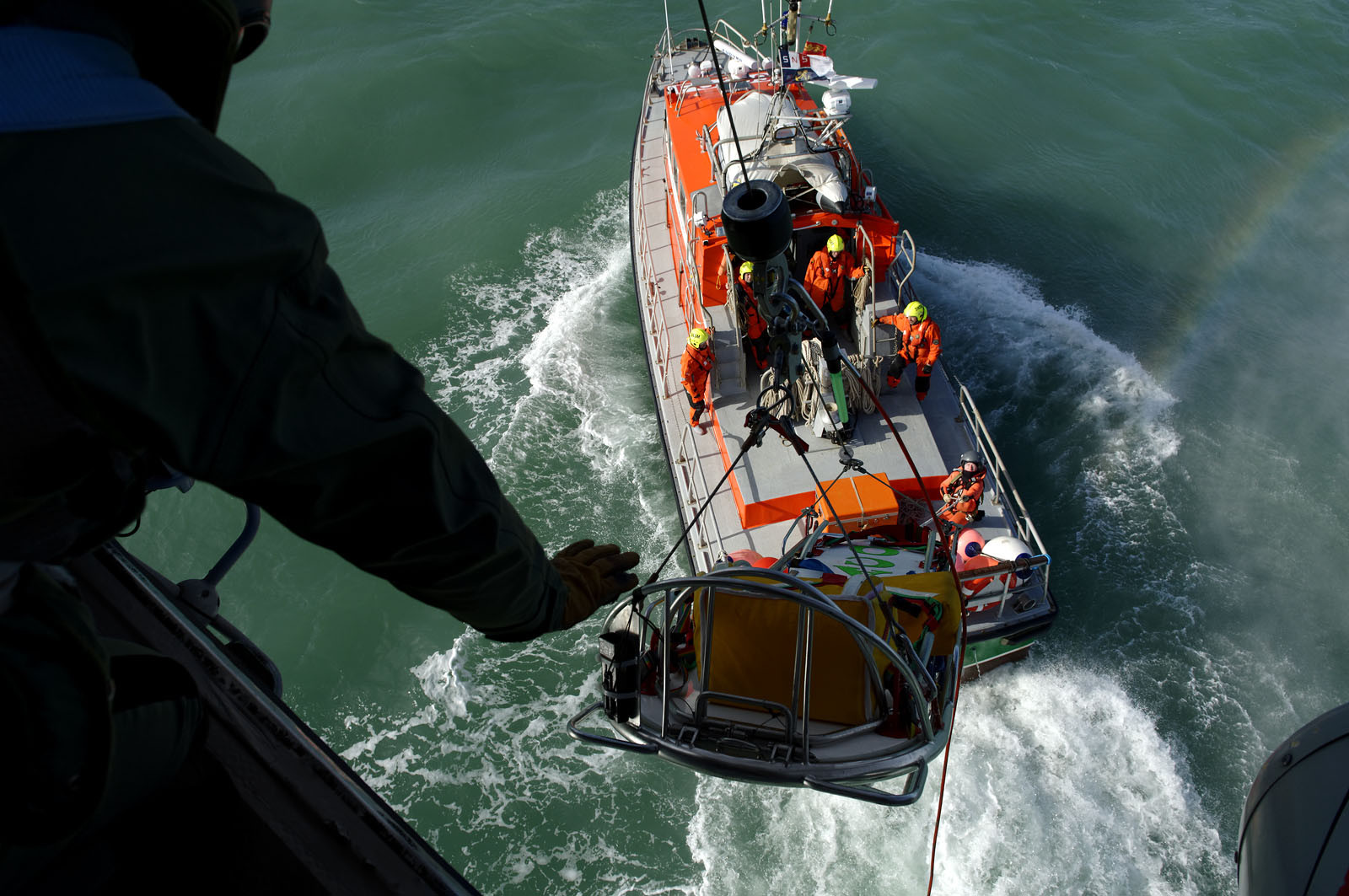 L'engagement de ces marins du ciel se traduit par des taux de disponibilté très élevés et des capacités d'intervention dans lesconditions les plus difficiles. Belligou Rescue (c'est ainsi que se nomme l'EC 225 lorsqu'il est en opération) est en alerte à 1 heure de jour et 2 heures de nuit, le coordinateur de mission de sauvetage, qui dirige les opérations depuis le CROSS, sait que l'hélicoptère sera préparé et configuré pour la mission puis aura décollé en 10 à 15 minutes en journée et en moins de 40 minutes la nuit.Il est remplacé en juin 2016 par l’hélicoptère Caïman Marine au détachement de Maupertus. L'engagement de ces marins du ciel se traduit par des taux de disponibilté très élevés et des capacités d'intervention dans lesconditions les plus difficiles. Belligou Rescue (c'est ainsi que se nomme l'EC 225 lorsqu'il est en opération) est en alerte à 1 heure de jour et 2 heures de nuit, le coordinateur de mission de sauvetage, qui dirige les opérations depuis le CROSS, sait que l'hélicoptère sera préparé et configuré pour la mission puis aura décollé en 10 à 15 minutes en journée et en moins de 40 minutes la nuit.Il est remplacé en juin 2016 par l’hélicoptère Caïman Marine au détachement de Maupertus.