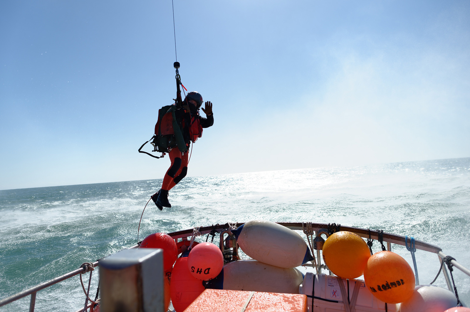 L'engagement de ces marins du ciel se traduit par des taux de disponibilté très élevés et des capacités d'intervention dans lesconditions les plus difficiles. Belligou Rescue (c'est ainsi que se nomme l'EC 225 lorsqu'il est en opération) est en alerte à 1 heure de jour et 2 heures de nuit, le coordinateur de mission de sauvetage, qui dirige les opérations depuis le CROSS, sait que l'hélicoptère sera préparé et configuré pour la mission puis aura décollé en 10 à 15 minutes en journée et en moins de 40 minutes la nuit.Il est remplacé en juin 2016 par l’hélicoptère Caïman Marine au détachement de Maupertus.