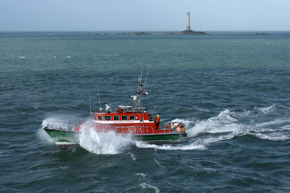 La station est idéalement située à la pointe du nord Cotentin sur la commune d'Auderville.Située aux abords du Raz Blanchard , à 10 miles nautique d'Aurigny et des Iles Anglo-Normandes, le rayon d'action de la station est vaste et se situe de la pointe de Flamanville coté ouest jusqu'au cap Lévy dans l'est.L'abri a une architecture unique en France et sa spécificité réside sur le fait que l'ensemble canot chariot (soit presque 30 tonnes au total ) pivote sur un axe d'une cale à l'autre afin d'être opérationnel  24 heures sur 24 et 365 jours par an quelque soit la marée et les conditions météorologiques.