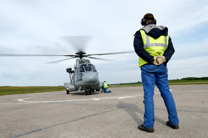 L'engagement de ces marins du ciel se traduit par des taux de disponibilté très élevés et des capacités d'intervention dans lesconditions les plus difficiles. Belligou Rescue (c'est ainsi que se nomme l'EC 225 lorsqu'il est en opération) est en alerte à 1 heure de jour et 2 heures de nuit, le coordinateur de mission de sauvetage, qui dirige les opérations depuis le CROSS, sait que l'hélicoptère sera préparé et configuré pour la mission puis aura décollé en 10 à 15 minutes en journée et en moins de 40 minutes la nuit.Il est remplacé en juin 2016 par l’hélicoptère Caïman Marine au détachement de Maupertus.